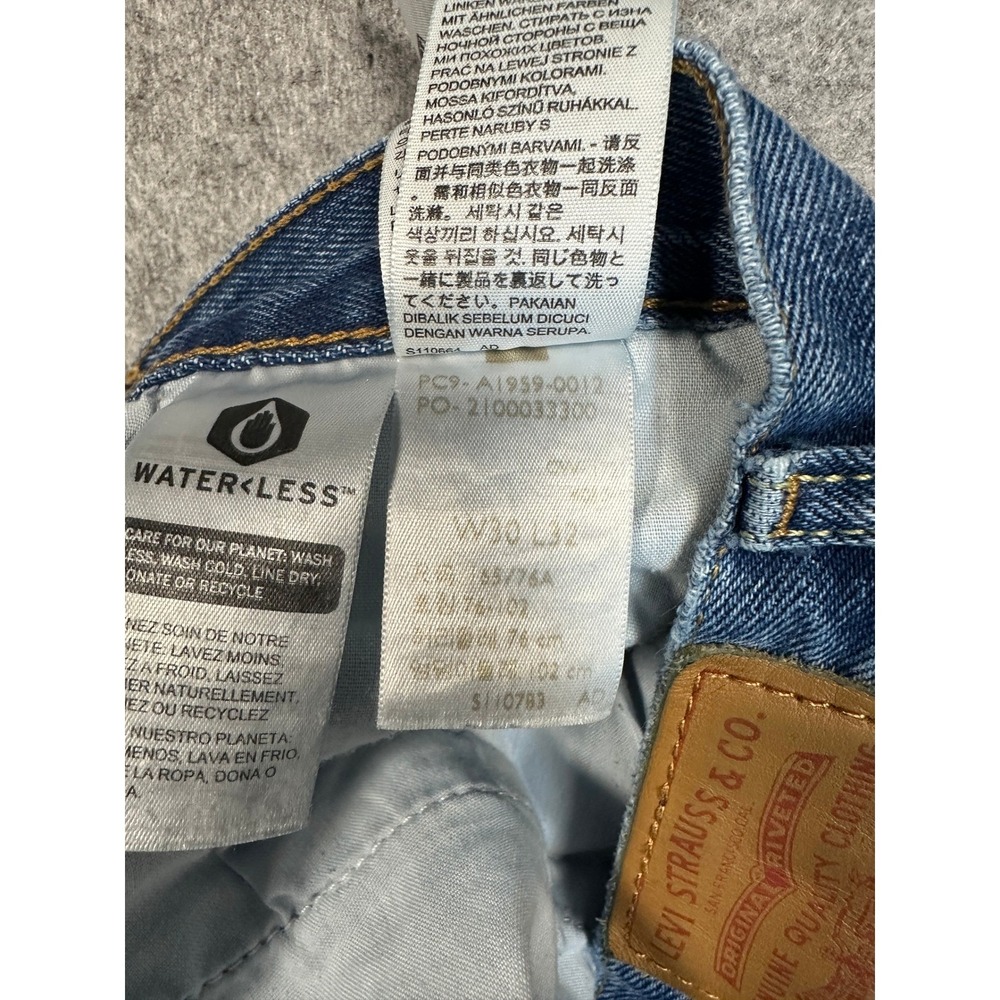 Levis 501 90s Straight Leg Jeans Mens Medium Wash Blue Button Fly Denim W30 L32 - Picture 3 of 10